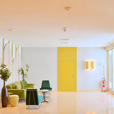 Apartman Bright White Flat In The Heart Of